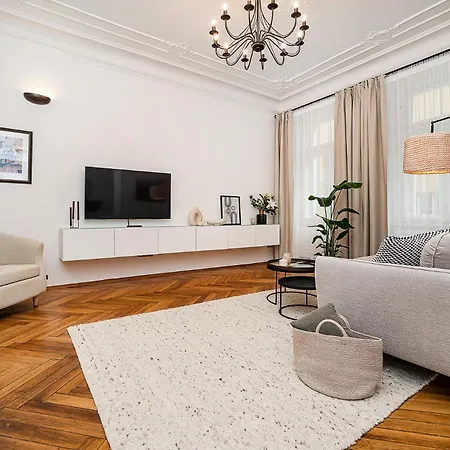 Luxurious Two-bedroom In The Old Town Apartment