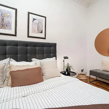 Apartment Luxurious Two-bedroom In The Old Town *