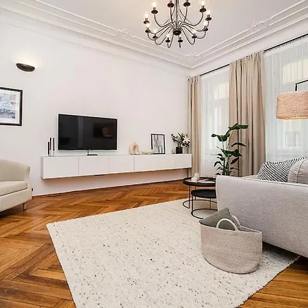 Luxurious Two-bedroom In The Old Town Apartment