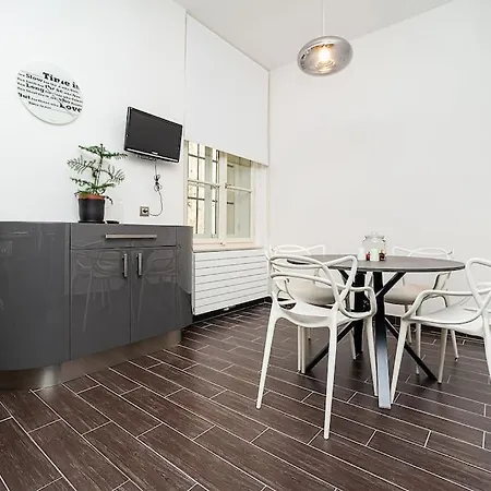 Apartment Luxurious Two-bedroom In The Old Town Prague