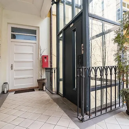 Luxurious Two-bedroom In The Old Town Apartment Prague