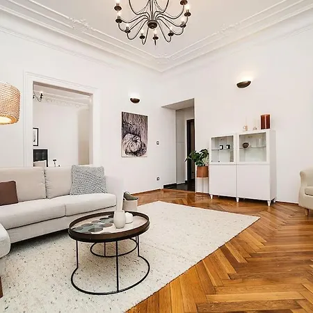 Apartment Luxurious Two-bedroom In The Old Town