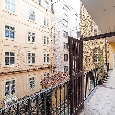 Apartment Luxurious Two-bedroom In The Old Town