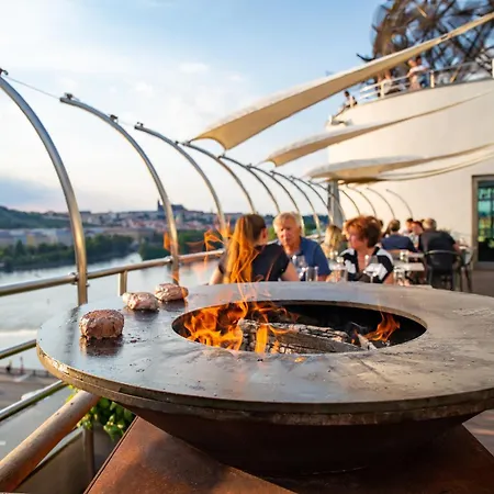 Hotel Dancing House - Tancici Dum 4*