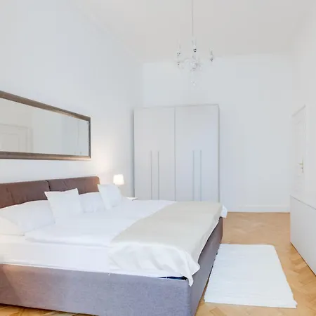 Wenceslass Square Royal Apartment Prague