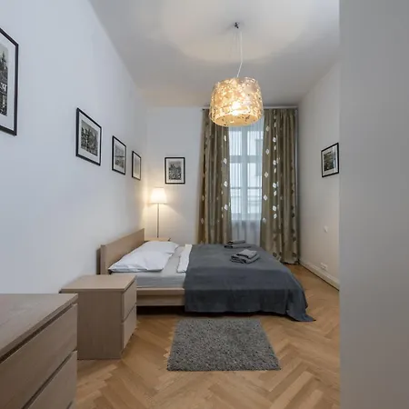 Apartment Upscale In Prime Location Near Sights