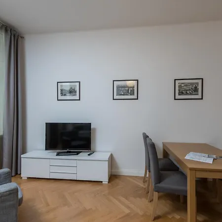 Apartment Upscale In Prime Location Near Sights