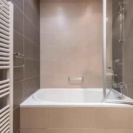 Upscale In Prime Location Near Sights * Prague