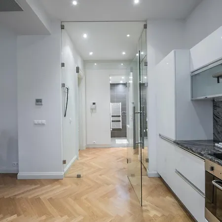Apartment Upscale In Prime Location Near Sights *