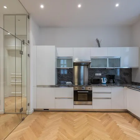 Upscale In Prime Location Near Sights * Prague
