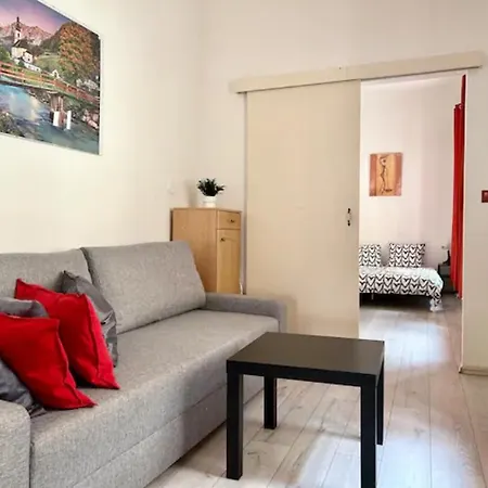 Party House - Ve Smeckach 18, Center!! Apartment