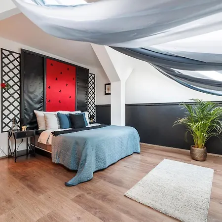 Spacious Flat & Parking Possibility, 3 Stops To Wenceslav Square Apartment Prague