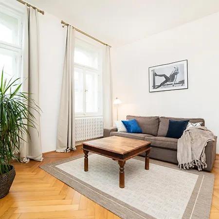 Quiet In The Old Town Apartment