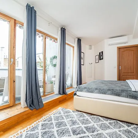 Lavish And Chic Duplex Apartment Prague