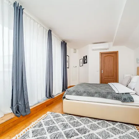 Lavish And Chic Duplex Prague