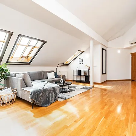 Apartment Lavish And Chic Duplex Prague