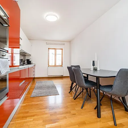 Apartment Lavish And Chic Duplex Prague