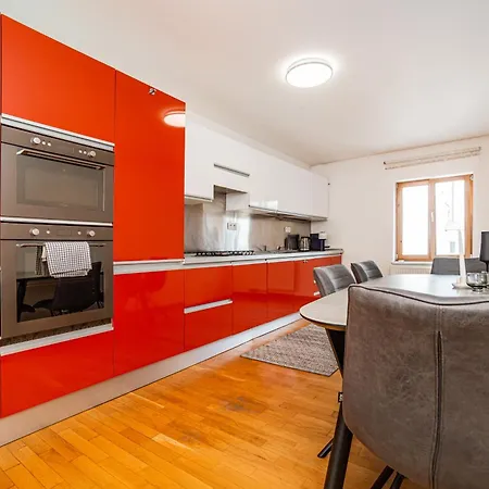 Lavish And Chic Duplex Apartment *