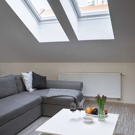 150m² 4br Duplex Near Metro & Center Prague