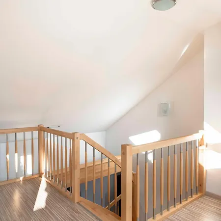 150m² 4br Duplex Near Metro & Center Prague