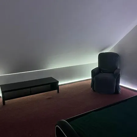 Soukroma Loznice S Terasou A Pracovnou Homestay Prague