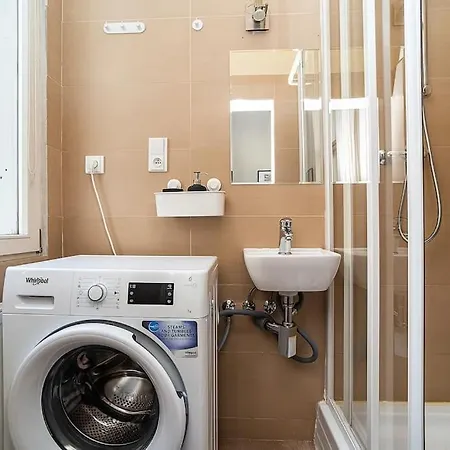 Oriental Touch River Apartment Prague