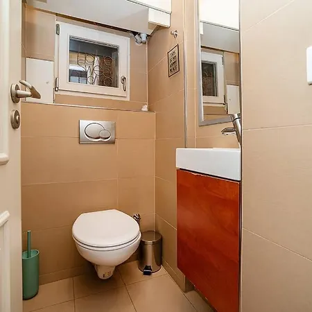 Oriental Touch River Apartment