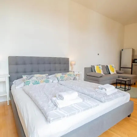 Stepanska Cr Apartment *