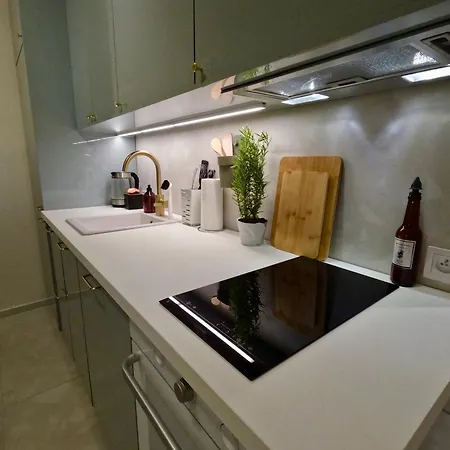 Urban Retreat I Modern Boho In Lovely Letna District - 10 Minutes From Old Town アパート *