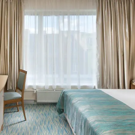 Hotel By Ihg