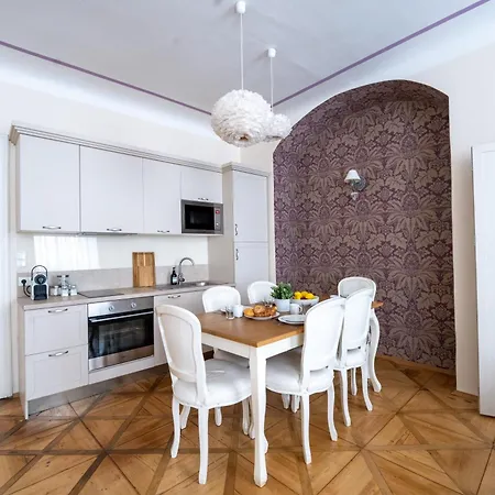Extraordinary Apartment *