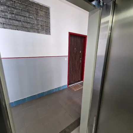 Apartment Quiet Spacious With A Balcony Prag