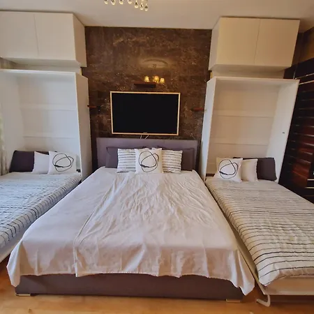 Quiet Spacious With A Balcony Apartment *