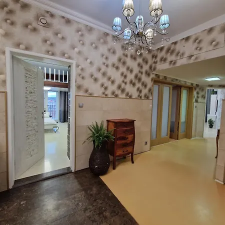 Apartment Quiet Spacious With A Balcony Prag