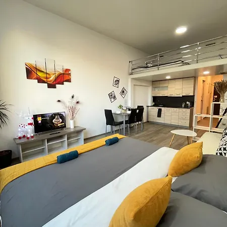 Vit - Free Parking - O2 Arena Apartment