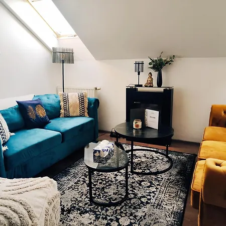 Apartment Spacious Flat & Parking Possibility, 3 Stops To Wenceslav Square