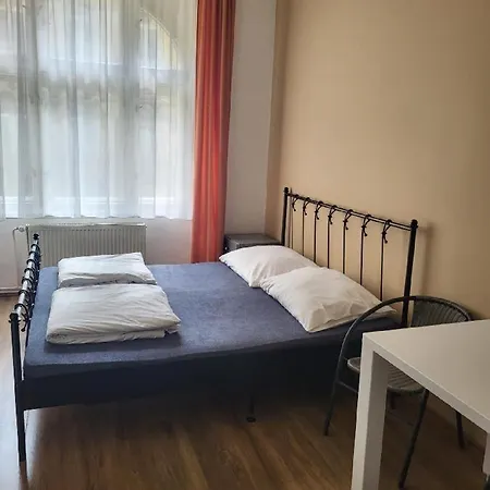Sunflower Apartment *