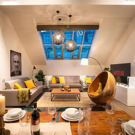 Apartment 5br+2bath Old Town Loft Luxe Brickhouse, A/c *