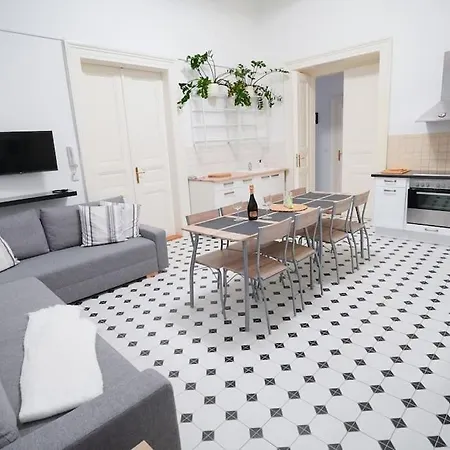 New! Mucha 3bdr Flat In Heart Of The Center * Prague