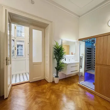 New! Mucha 3bdr Flat In Heart Of The Center