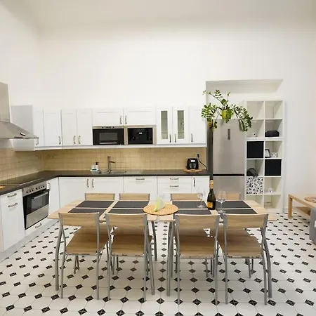 New! Mucha 3bdr Flat In Heart Of The Center Apartment *