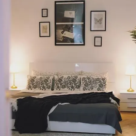 Apartment New! Mucha 3bdr Flat In Heart Of The Center Prague