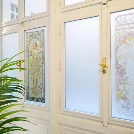 New! Mucha 3bdr Flat In Heart Of The Center * Prague