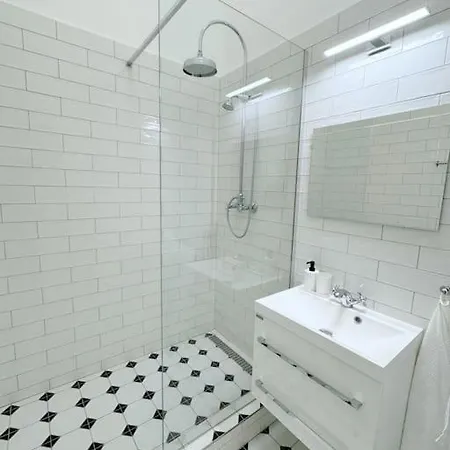 New! Mucha 3bdr Flat In Heart Of The Center * Prague