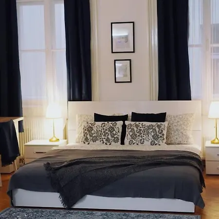 New! Mucha 3bdr Flat In Heart Of The Center * Prague