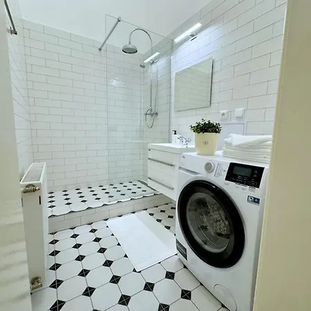 New! Mucha 3bdr Flat In Heart Of The Center *