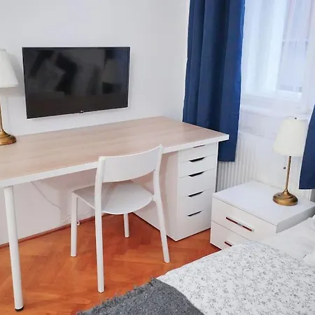 New! Mucha 3bdr Flat In Heart Of The Center * Prague