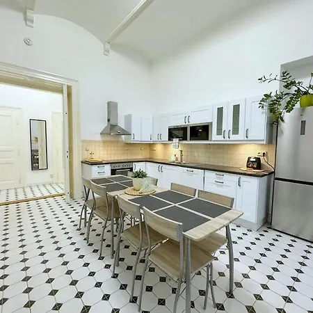 Apartment New! Mucha 3bdr Flat In Heart Of The Center