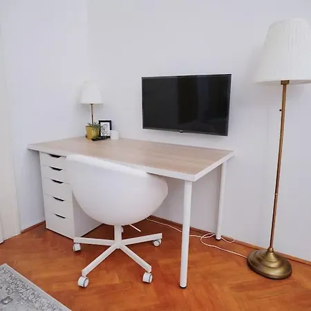 Apartment New! Mucha 3bdr Flat In Heart Of The Center