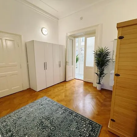 New! Mucha 3bdr Flat In Heart Of The Center Apartment *